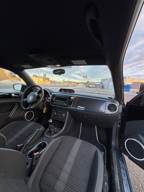 Used 2012 Volkswagen Beetle 2.0T image 17