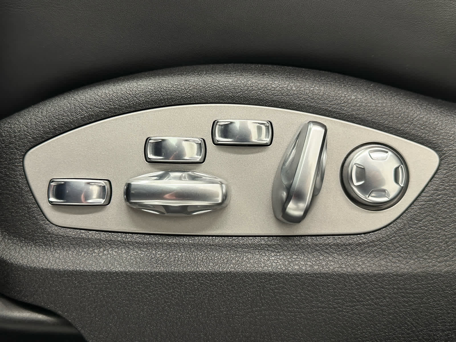 Used 2024 Porsche Macan S image 12