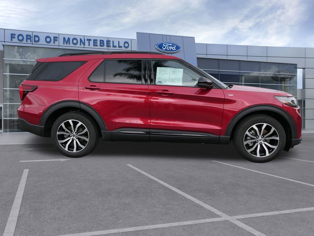 Used 2025 Ford Explorer ST-Line w/ Premium Package image 2