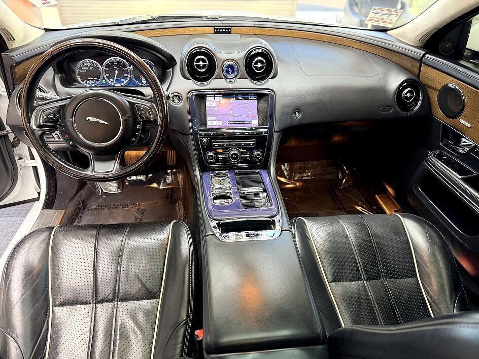 Used 2012 Jaguar XJ L Supercharged RWD image 8