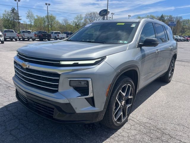 Used 2025 Chevrolet Traverse High Country w/ LPO, Floor Liner Package AWD/4WD image 10