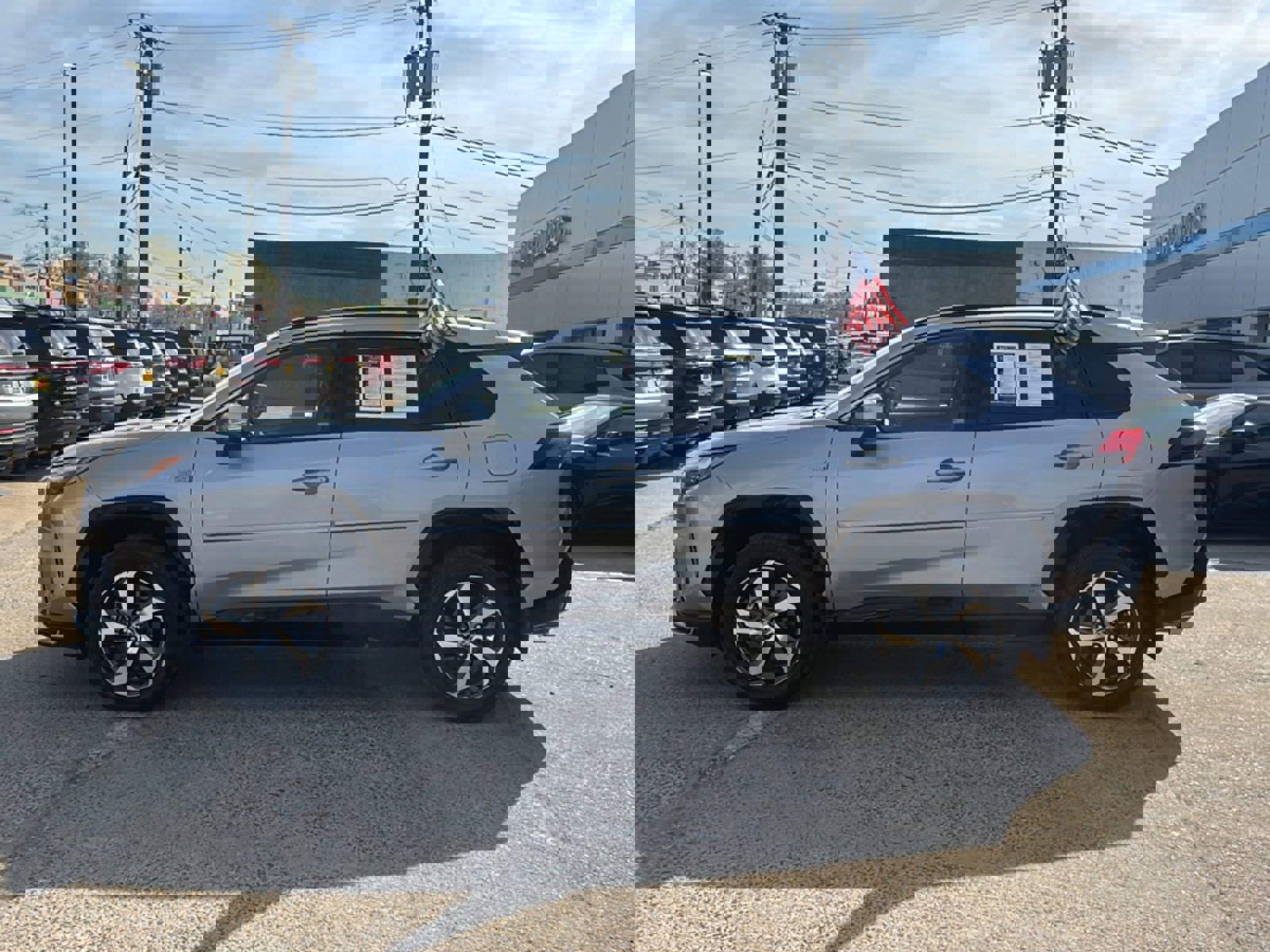 Used 2022 Toyota RAV4 SE w/ Weather & Moonroof Package image 8