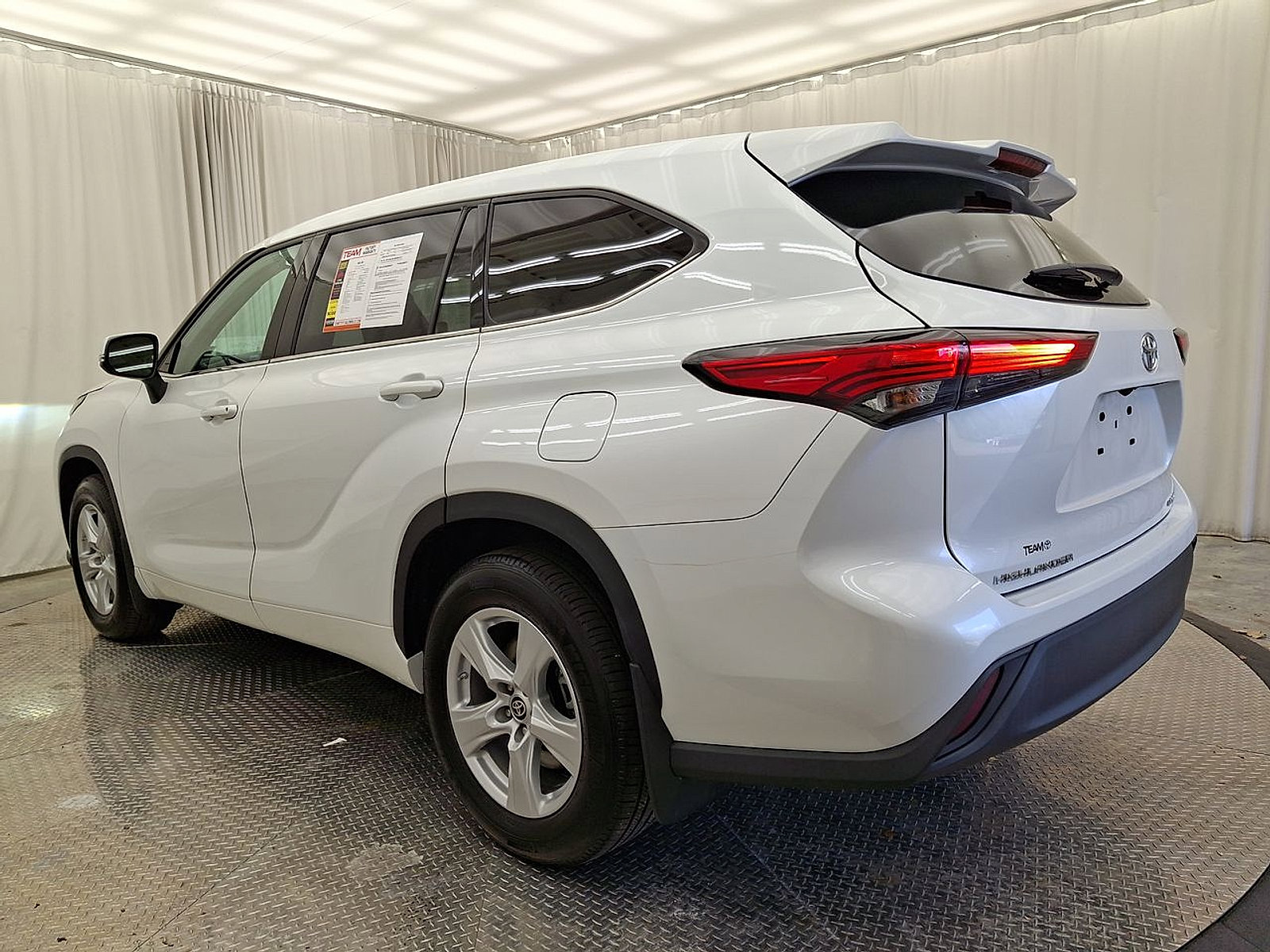 Used 2022 Toyota Highlander LE AWD/4WD image 21