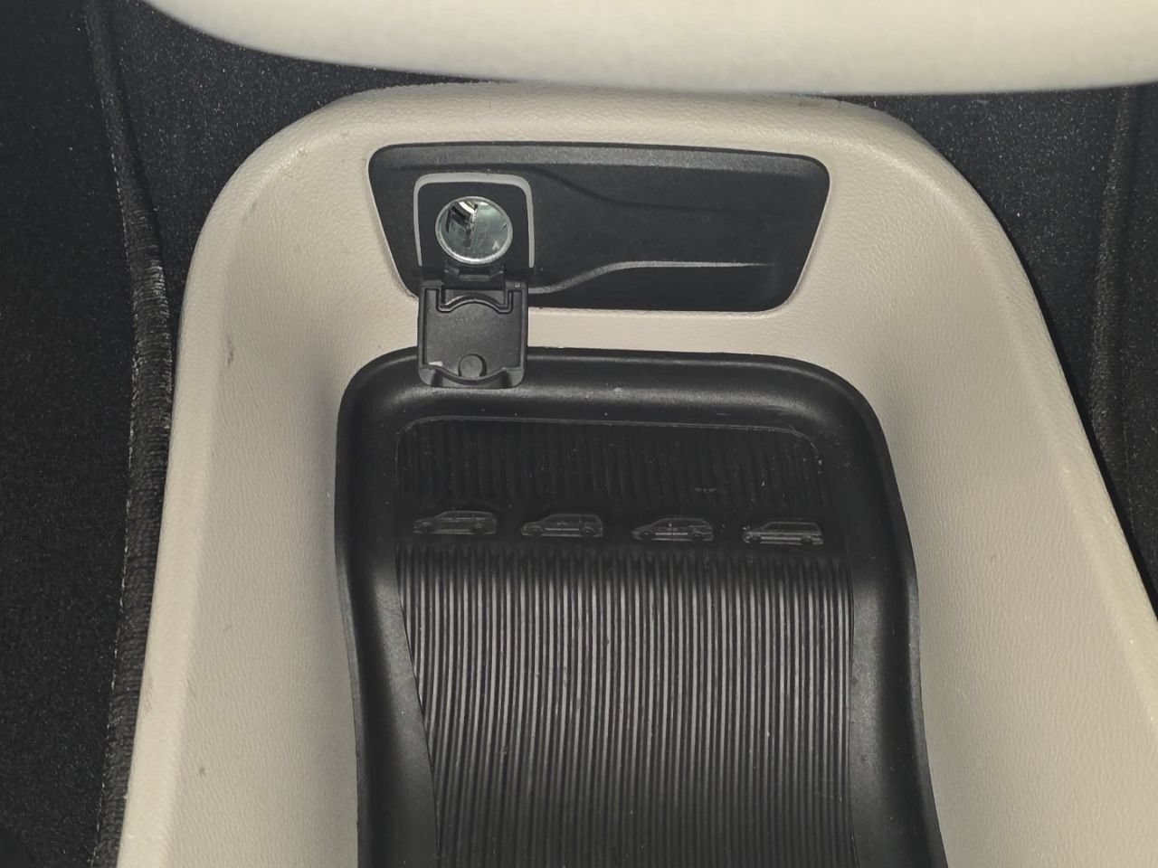 Used 2024 Chrysler Pacifica Touring-L FWD image 26