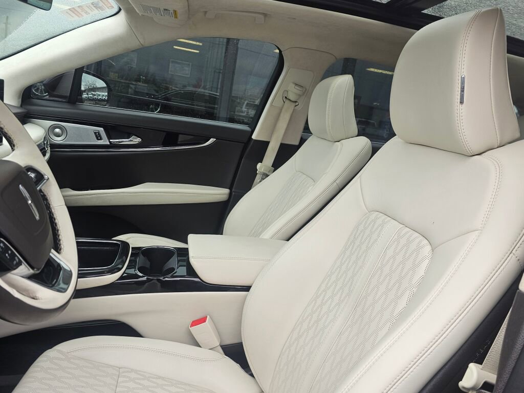 Used 2022 Lincoln Nautilus Black Label w/ Class II Trailer Tow Package image 18