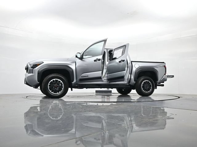 Used 2024 Toyota Tacoma TRD Off-Road AWD/4WD image 52