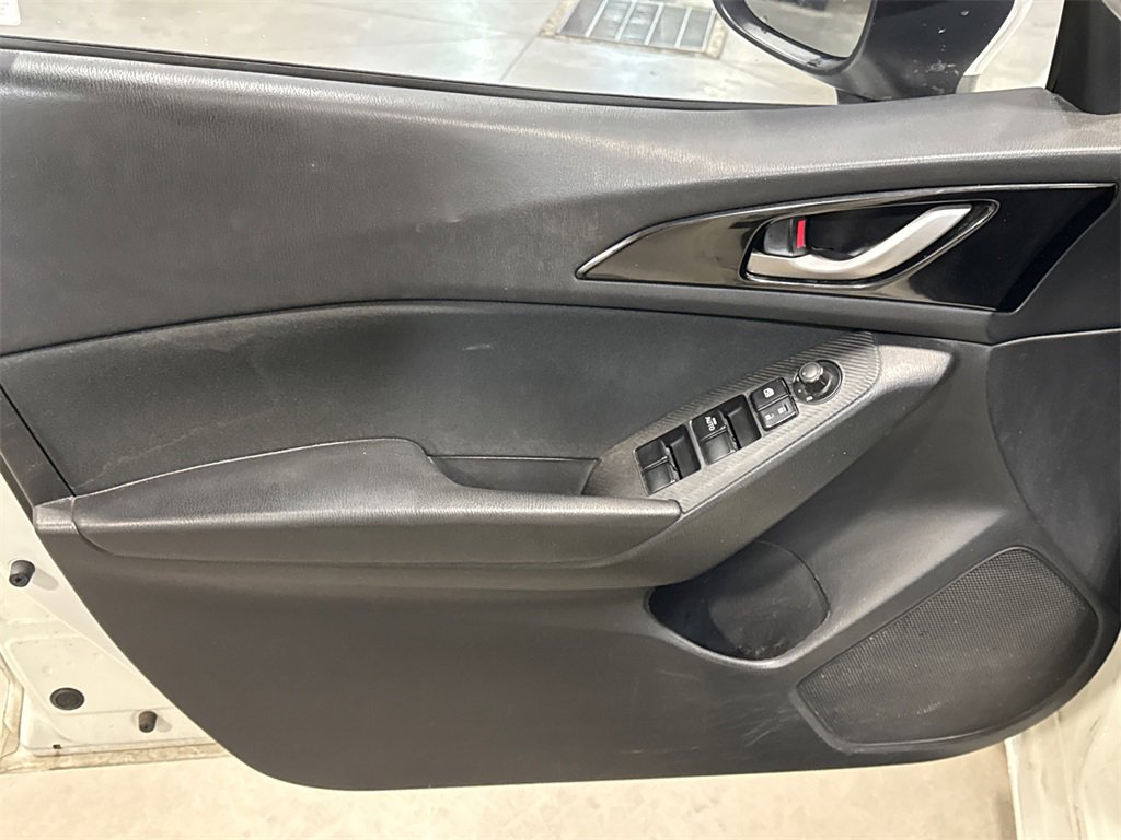 Used 2016 MAZDA MAZDA3 i Sport w/ Preferred Equipment Package image 7