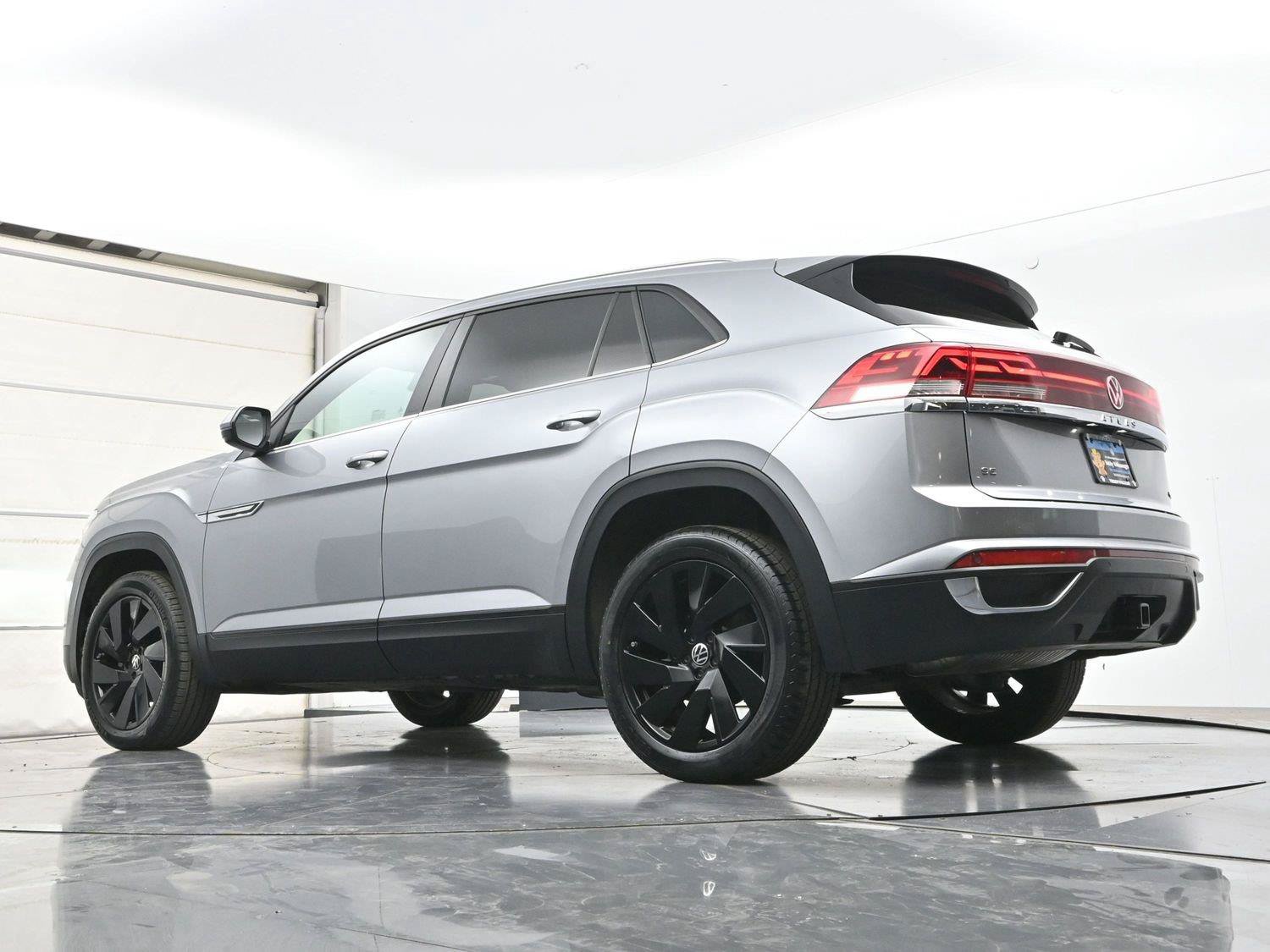 Certified 2024 Volkswagen Atlas Cross Sport SE w/ Panoramic Sunroof Package AWD/4WD image 31