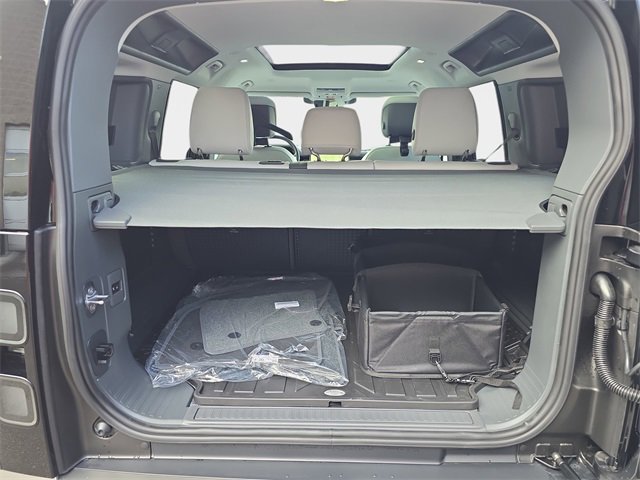 New 2026 Land Rover Defender 110 S image 21