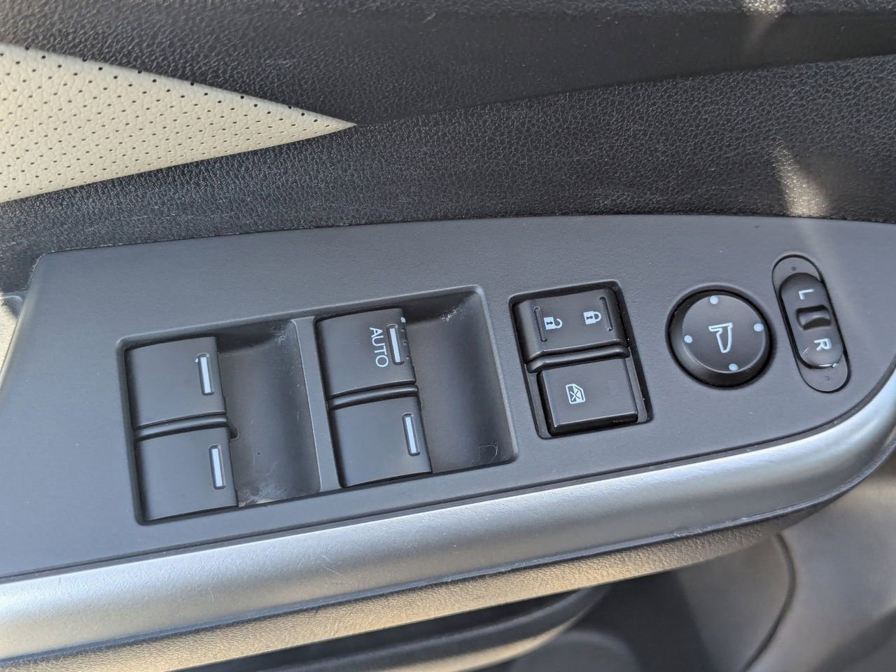 Used 2016 Honda CR-V Touring image 22