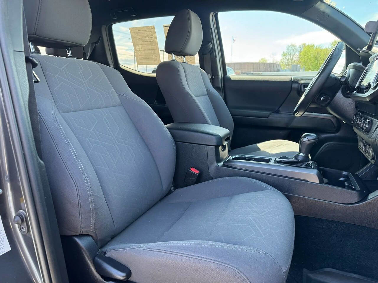Used 2019 Toyota Tacoma TRD Off-Road w/ Four Season Floor Mat Package AWD/4WD image 16