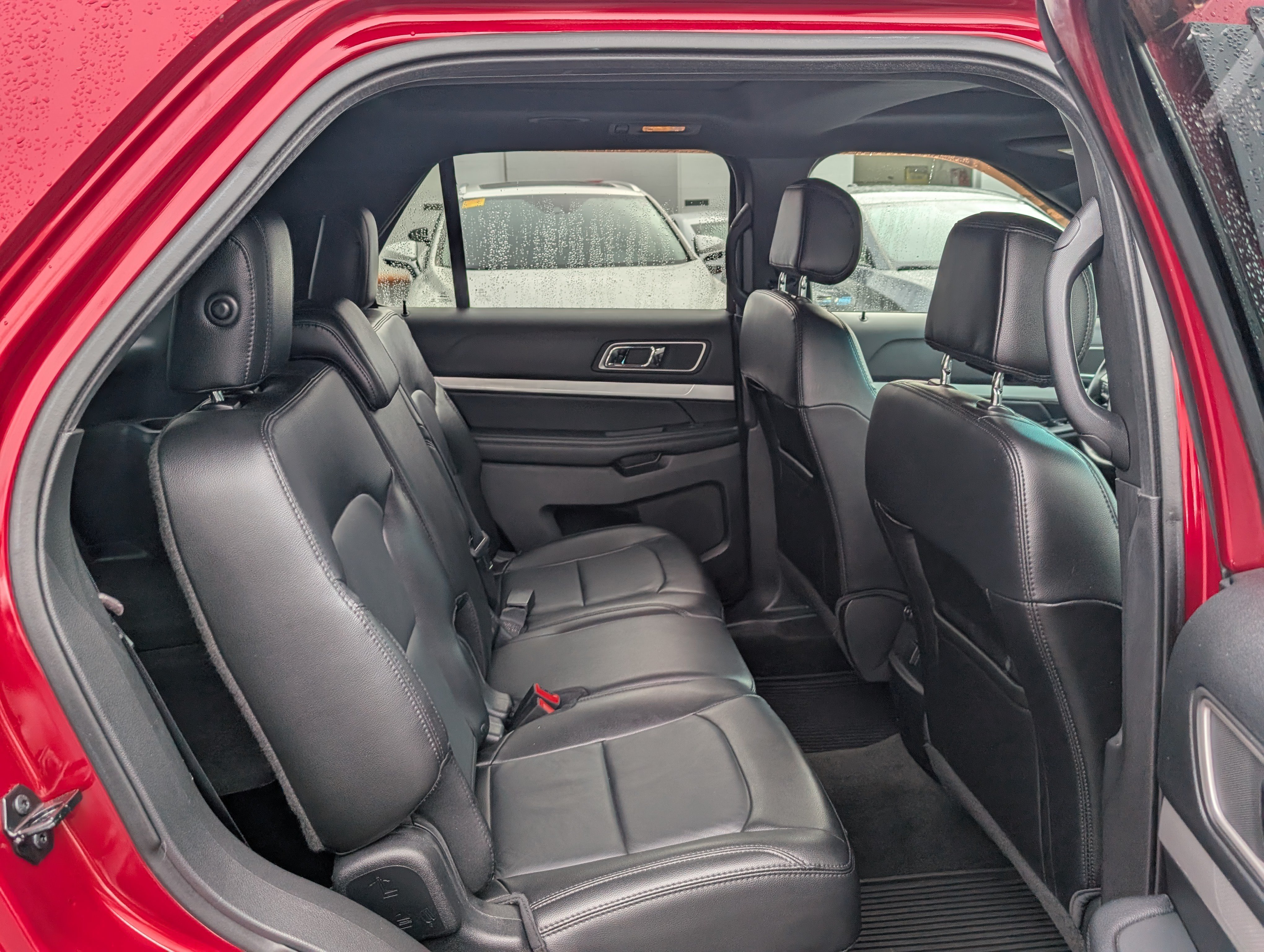 Used 2016 Ford Explorer XLT w/ Equipment Group 202A AWD/4WD image 12