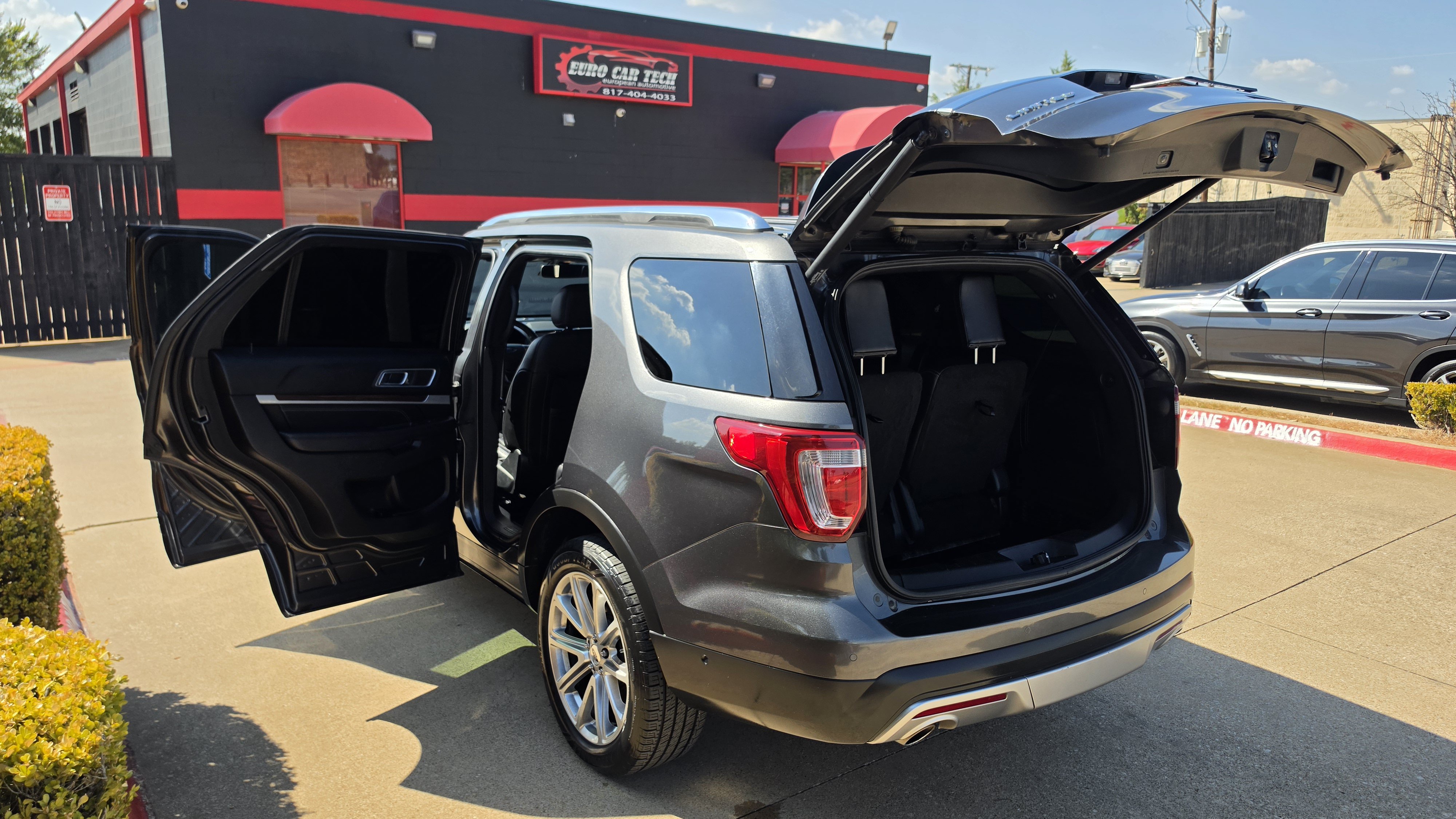 Used 2017 Ford Explorer Limited w/ Equipment Group 301A AWD/4WD image 17
