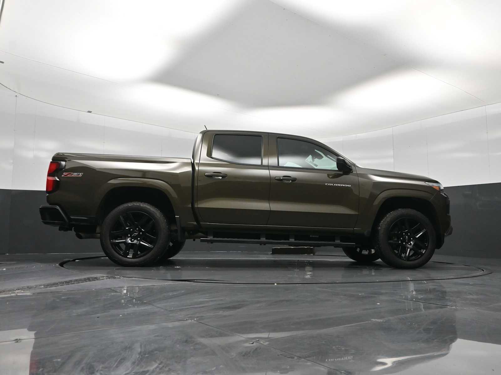 Used 2024 Chevrolet Colorado Z71 w/ Z71 Convenience Package 2 image 25