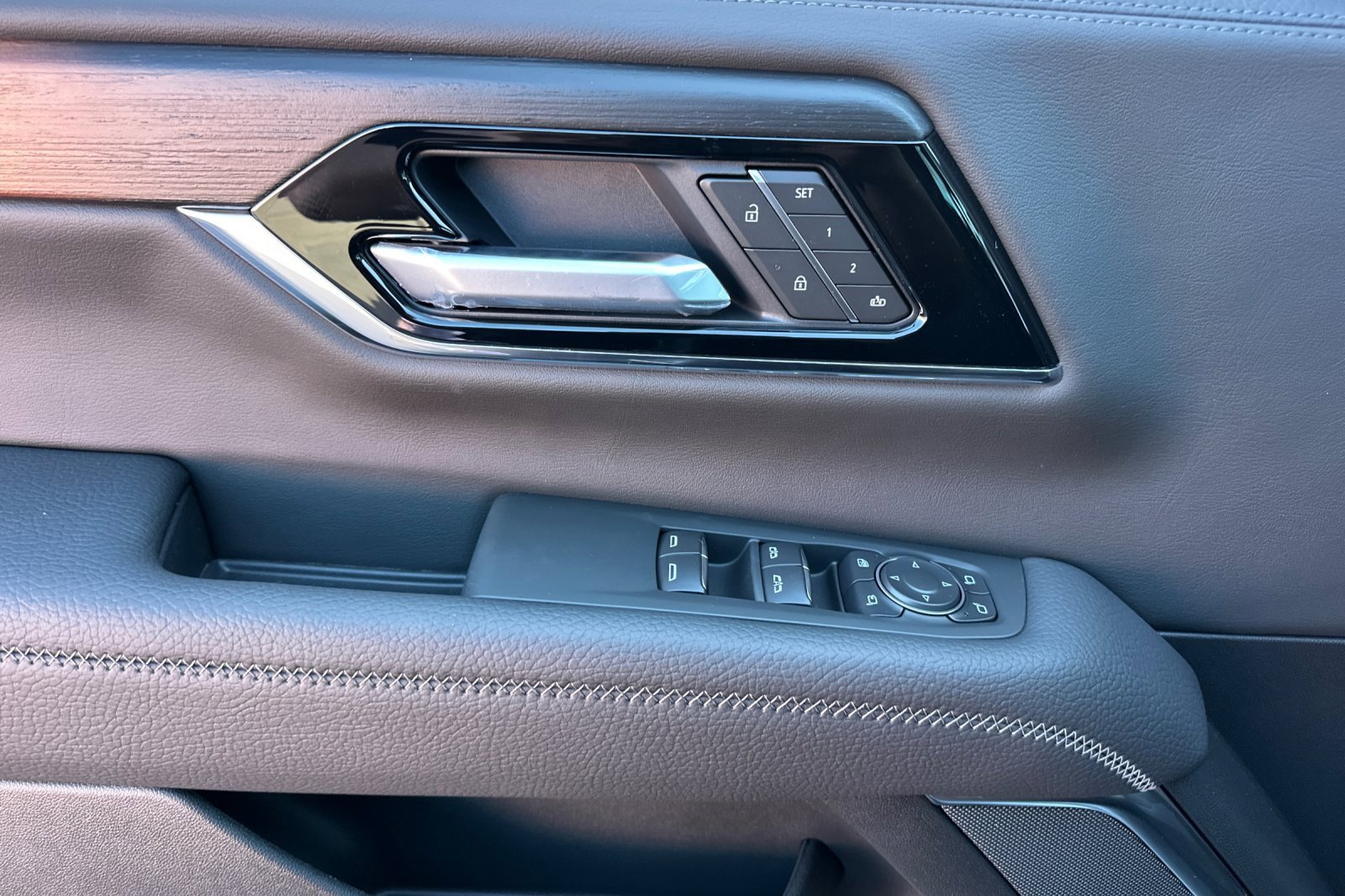 New 2026 GMC Yukon Denali w/ Sun & Power Step Package image 9