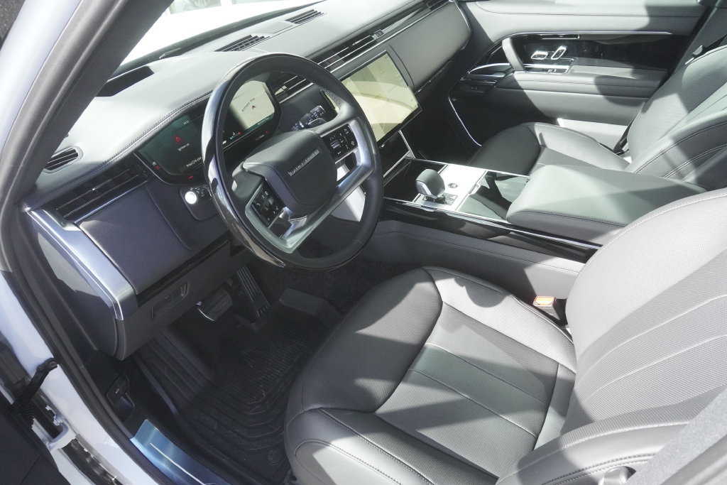 New 2026 Land Rover Range Rover Long Wheelbase SE AWD/4WD image 18