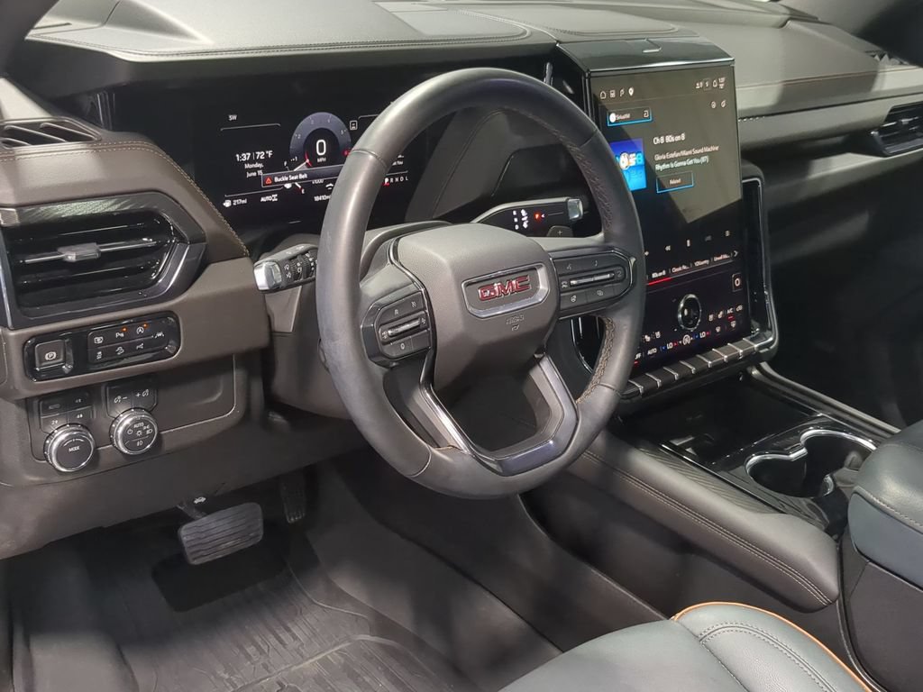 Used 2025 GMC Yukon AT4 w/ AT4 Premium Package AWD/4WD image 12