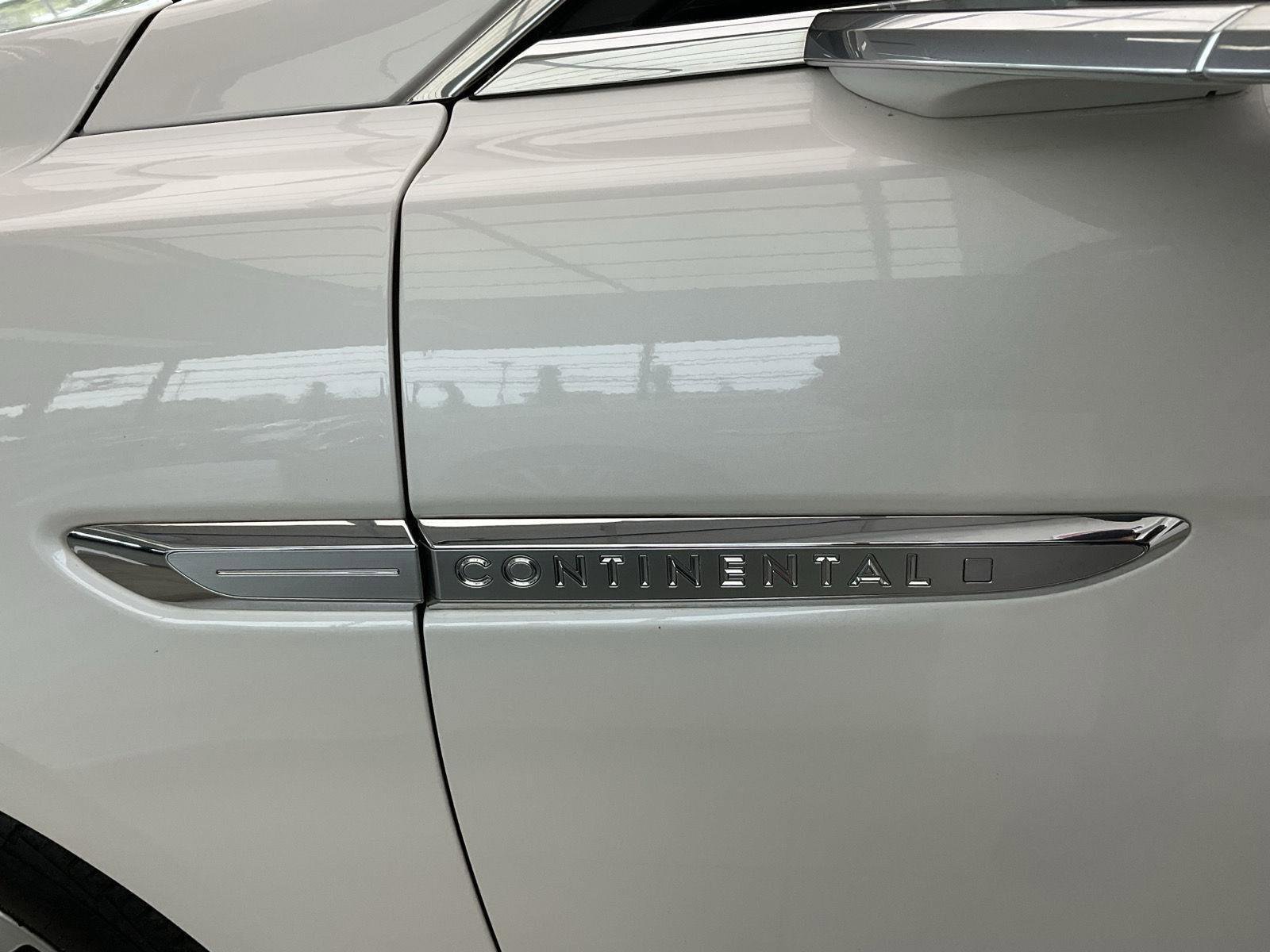 Used 2019 Lincoln Continental Select w/ Continental Climate Package AWD/4WD image 26