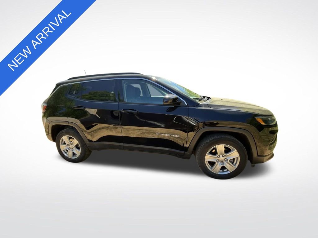 Used 2022 Jeep Compass Latitude w/ Convenience Group image 2