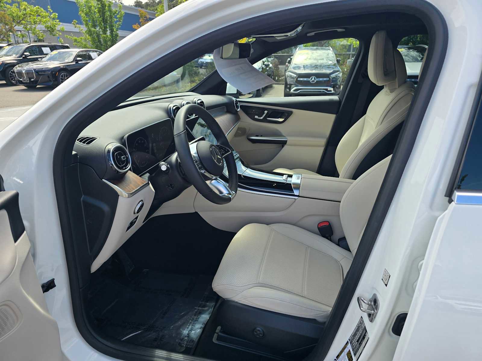 Used 2026 Mercedes-Benz GLC 300 4MATIC image 23