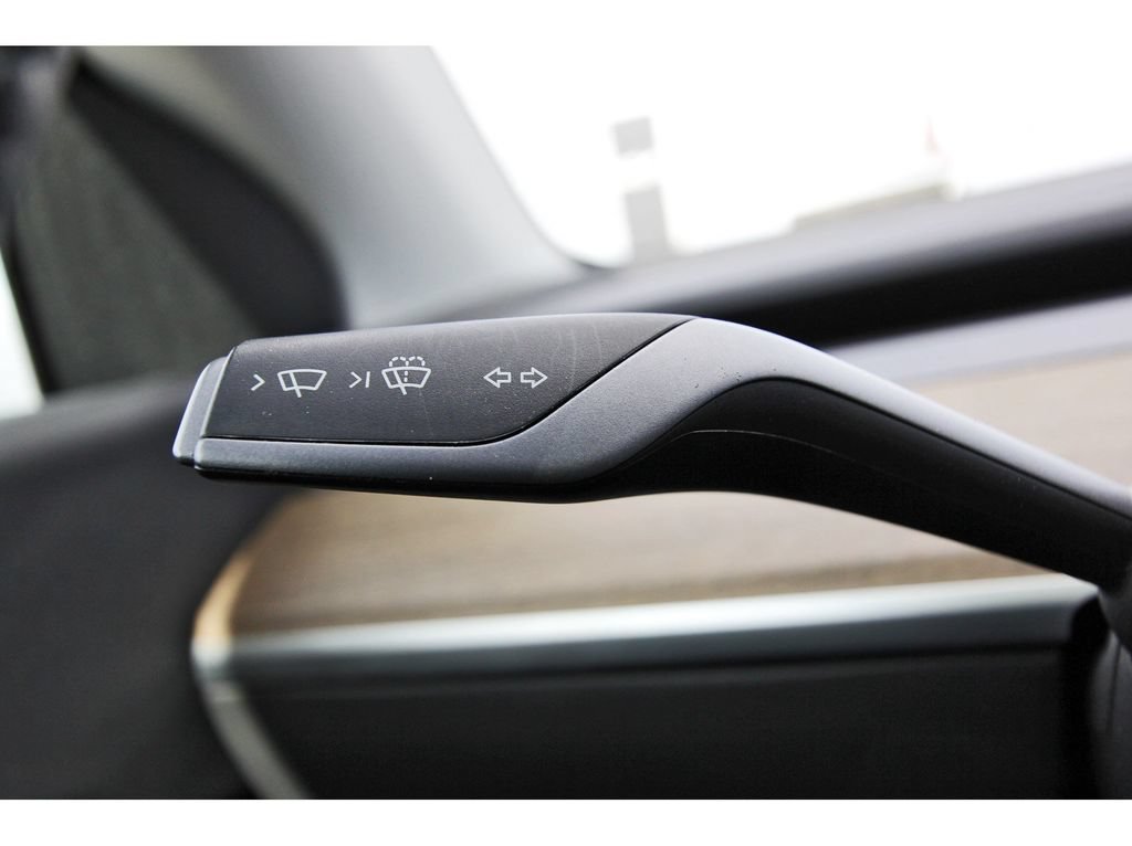 Used 2022 Tesla Model Y Performance AWD/4WD image 16