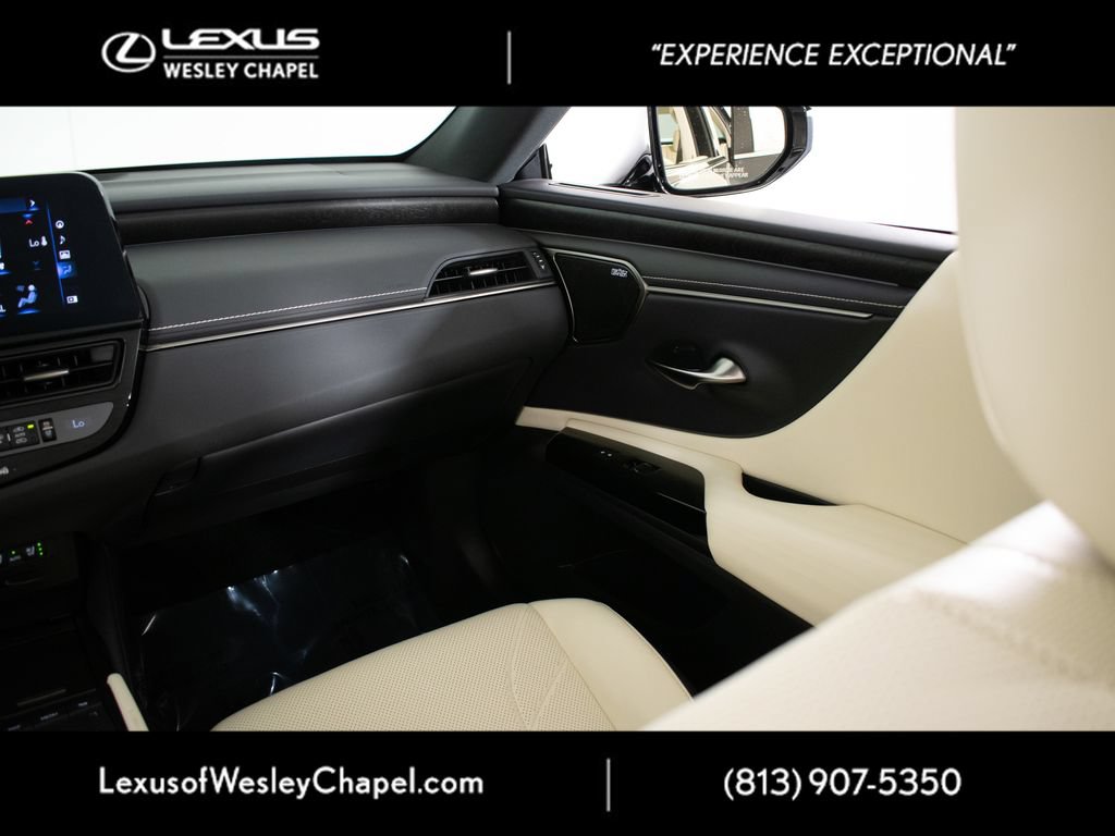 Certified 2022 Lexus ES 300h Ultra Luxury w/ Accessory Package 2 FWD image 18