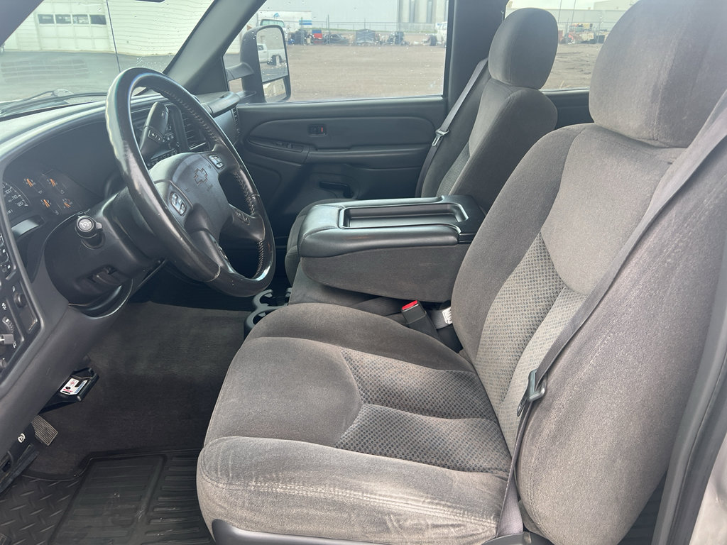 Used 2007 Chevrolet Silverado 3500 LT w/ Heavy-Duty Power Package AWD/4WD image 18