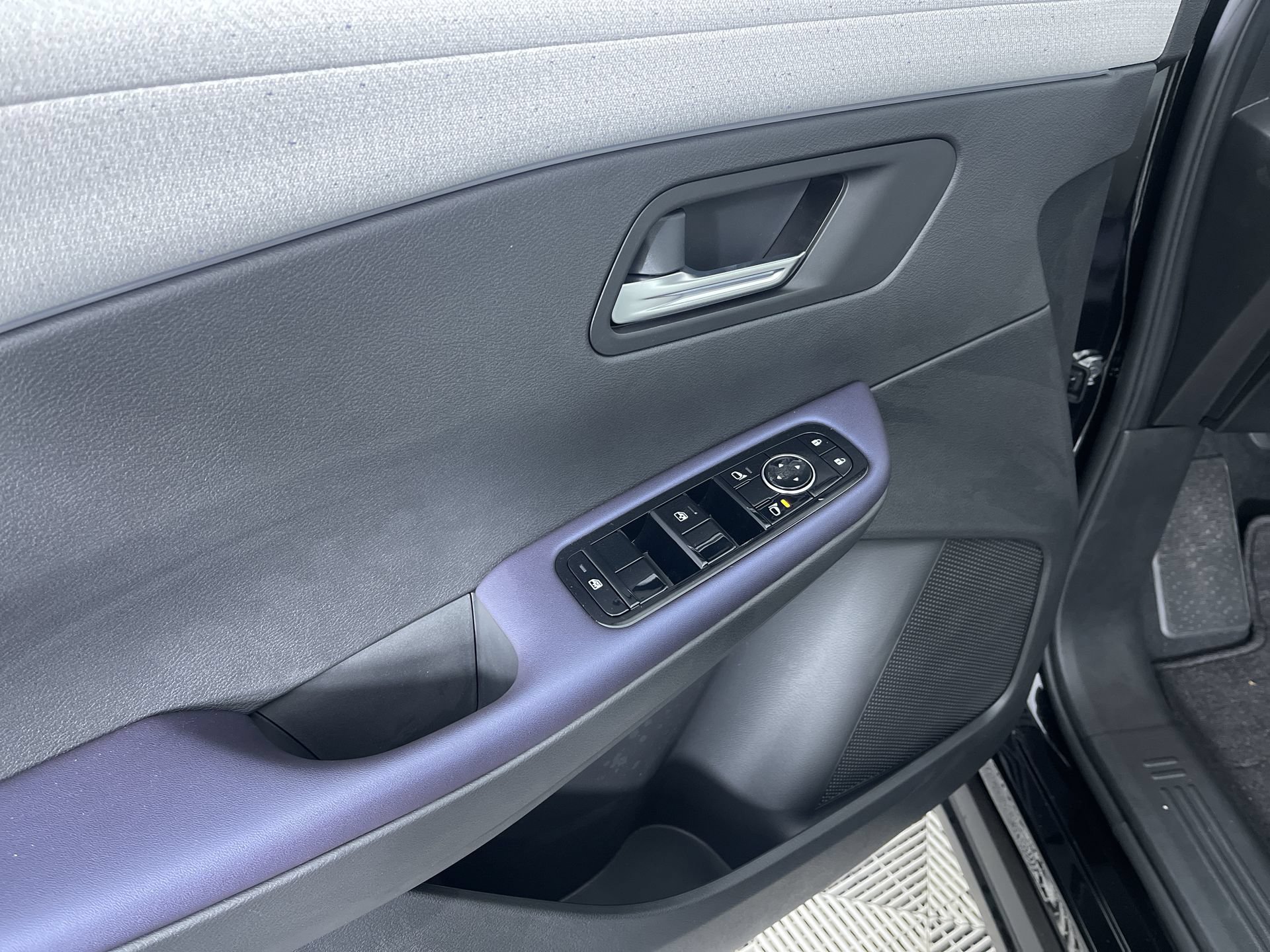 New 2026 Nissan Leaf SV+ w/ Floor Mat Package (SV+) FWD image 14