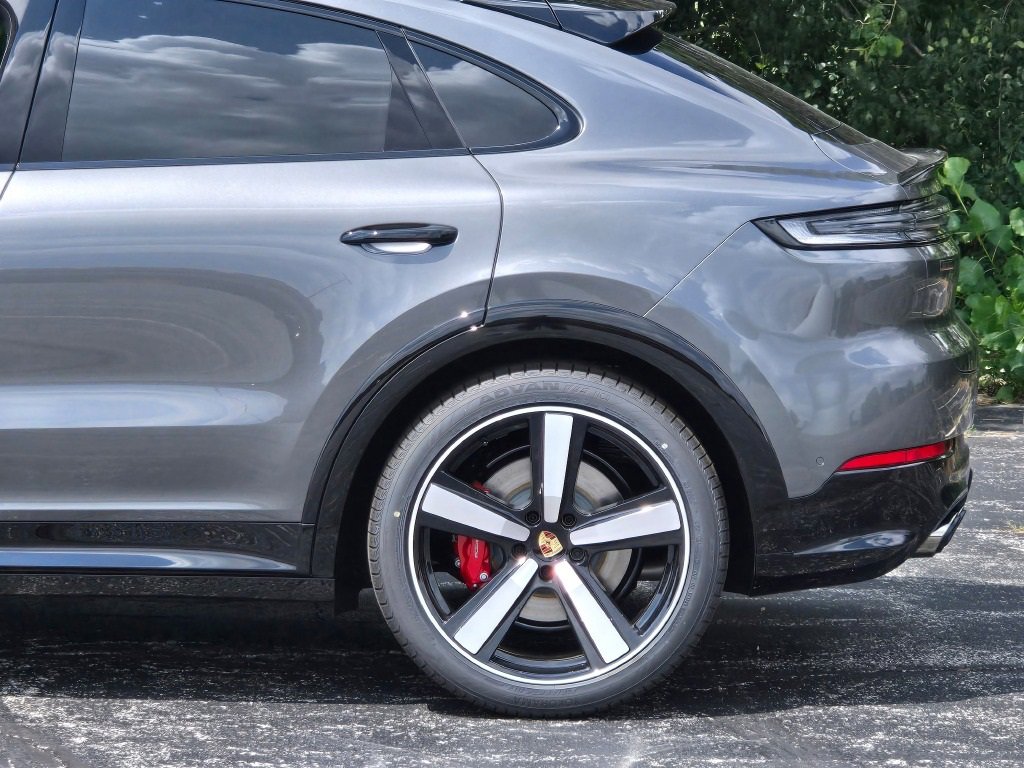 New 2025 Porsche Cayenne GTS image 12