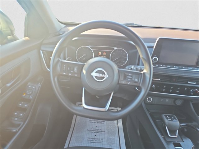 Used 2023 Nissan Rogue S image 12