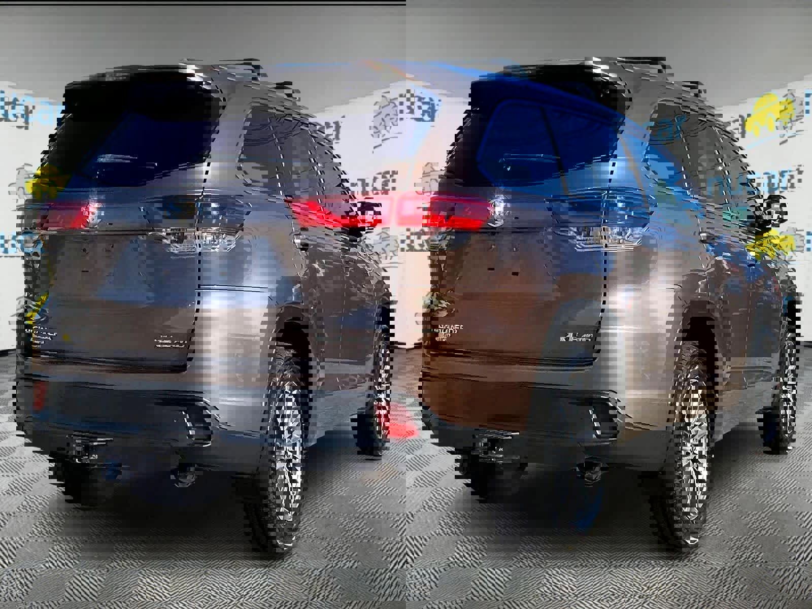 Used 2017 Toyota Highlander XLE image 6