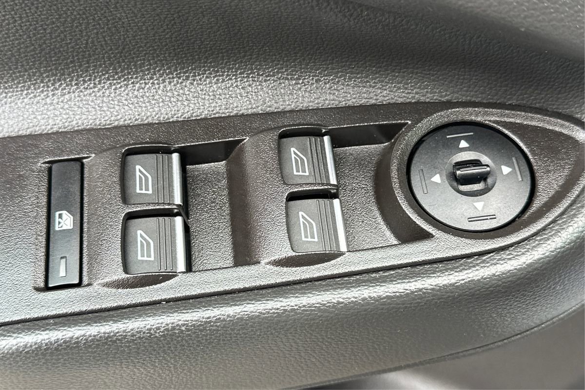 Used 2017 Ford C-MAX Energi SE w/ Equipment Group 401A image 35