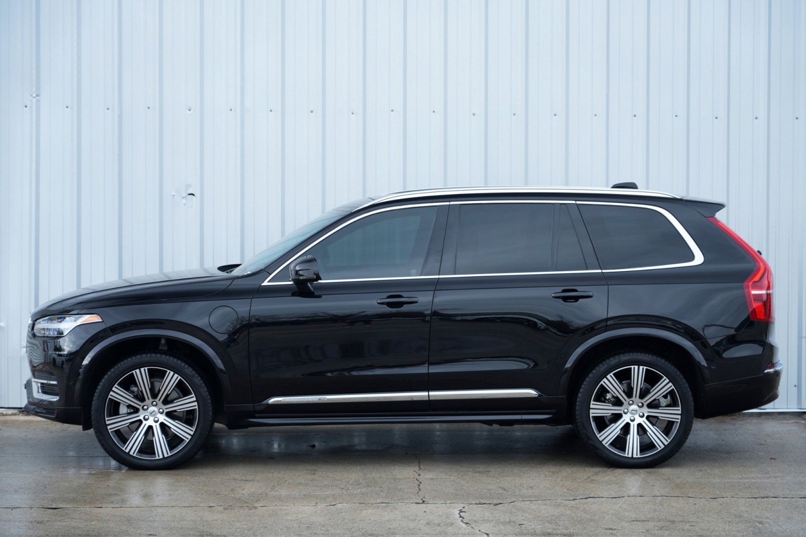Used 2024 Volvo XC90 T8 Ultimate w/ Lounge Package image 49
