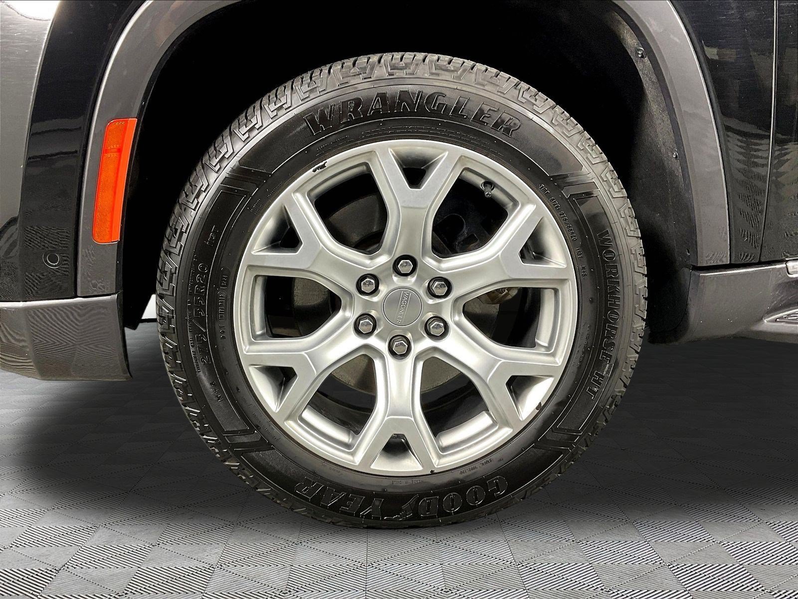 Used 2022 Jeep Wagoneer Series II AWD/4WD image 34
