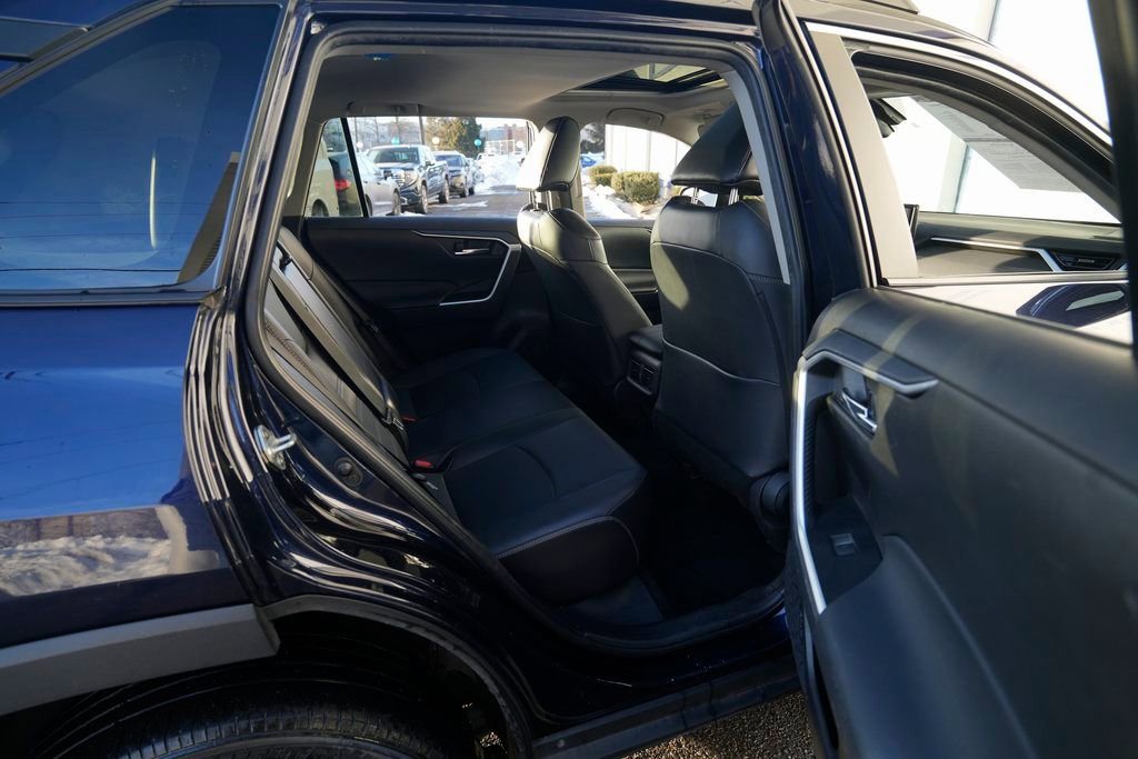 Used 2022 Toyota RAV4 XLE Premium image 29