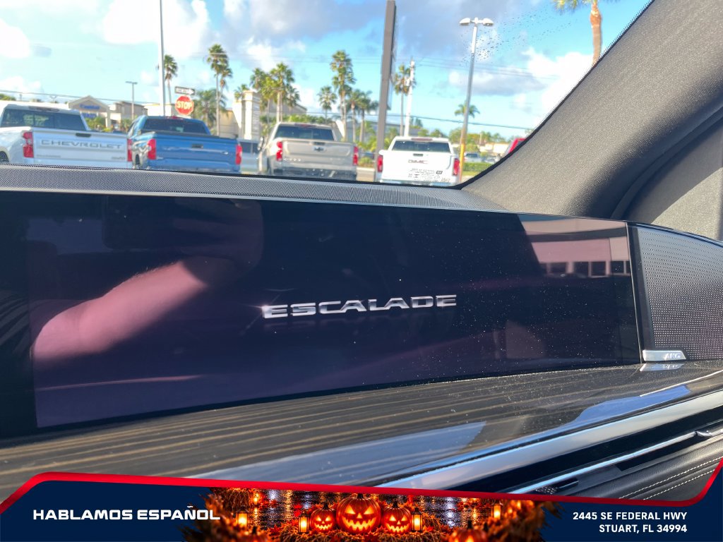 Used 2025 Cadillac Escalade Premium Luxury AWD/4WD image 23