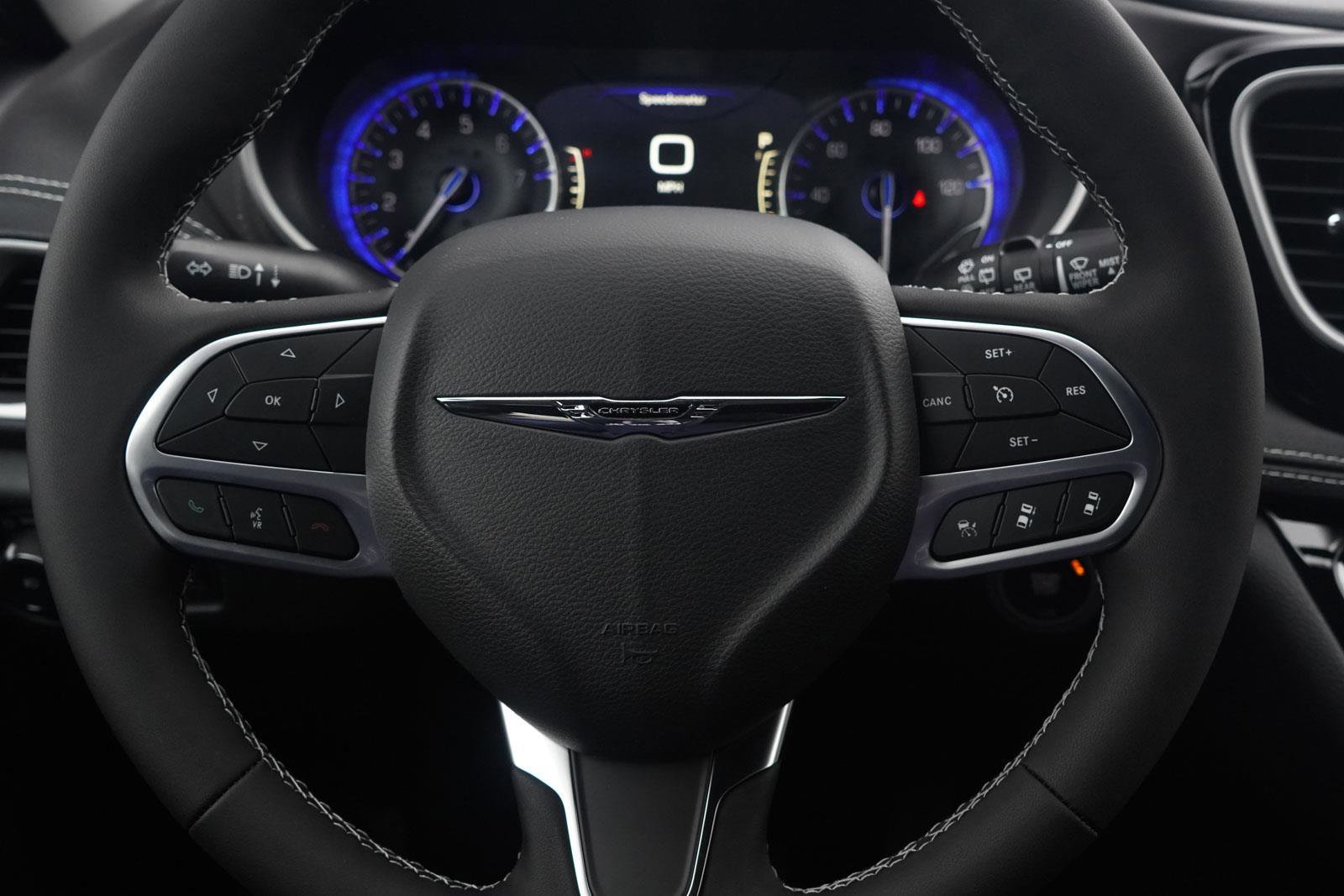 New 2026 Chrysler Pacifica Select image 16