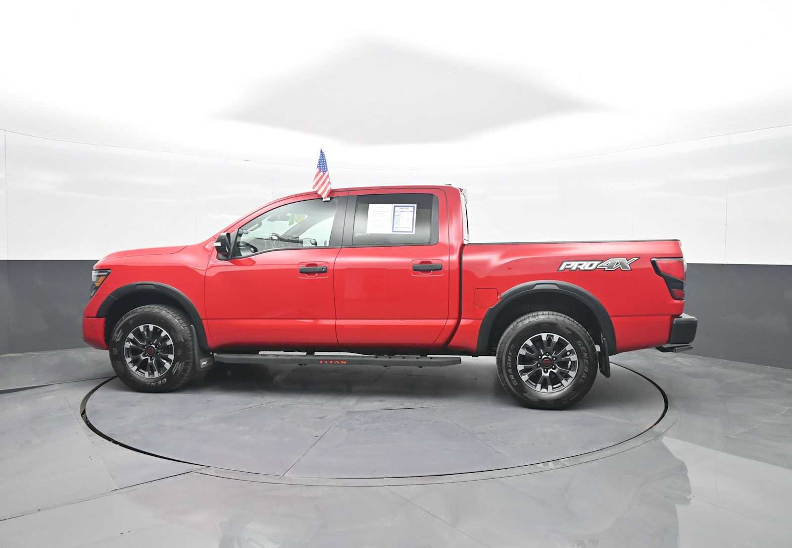 Used 2024 Nissan Titan PRO-4X w/ Pro-4x Convenience Package AWD/4WD image 5