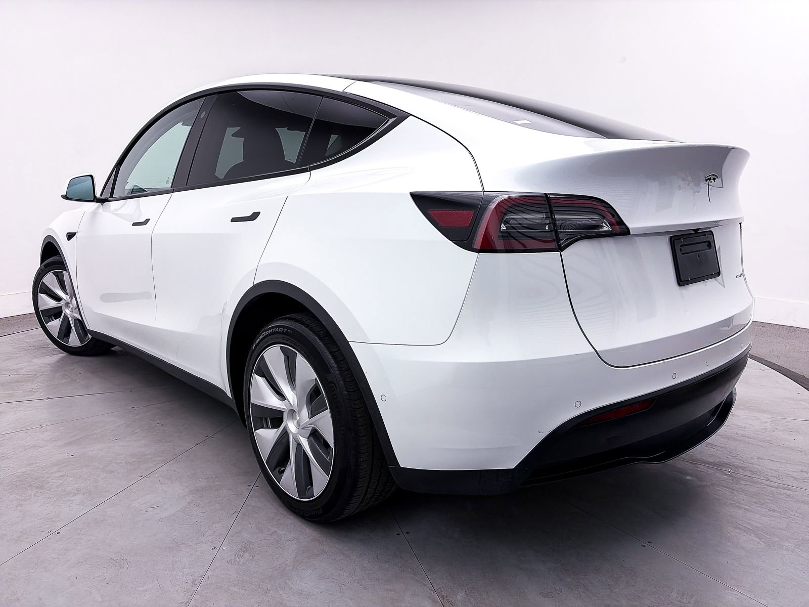 Used 2022 Tesla Model Y Long Range image 2