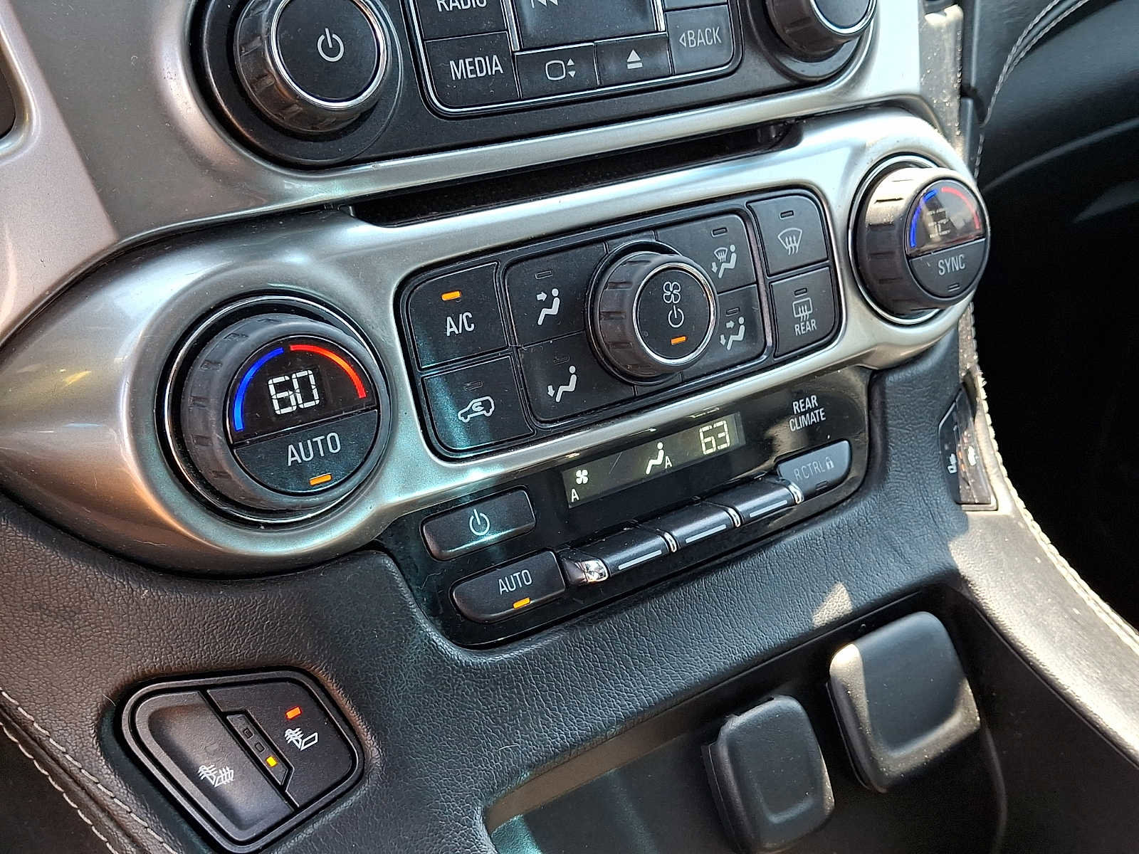 Used 2015 Chevrolet Suburban LT image 15