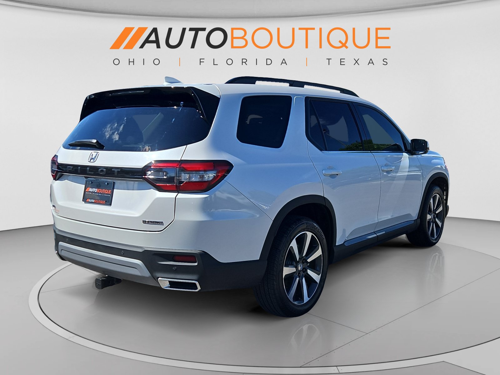 Used 2024 Honda Pilot Touring image 9