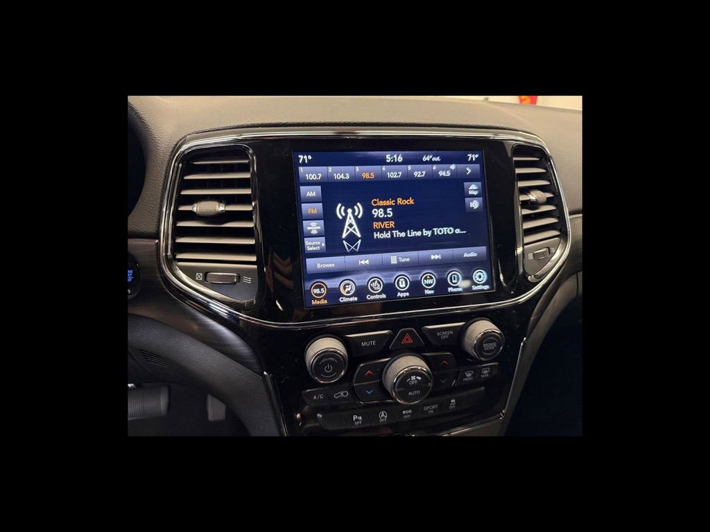 Used 2021 Jeep Grand Cherokee Laredo X AWD/4WD image 22