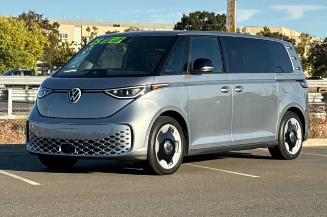 Used 2025 Volkswagen ID. Buzz Pro S RWD image 8