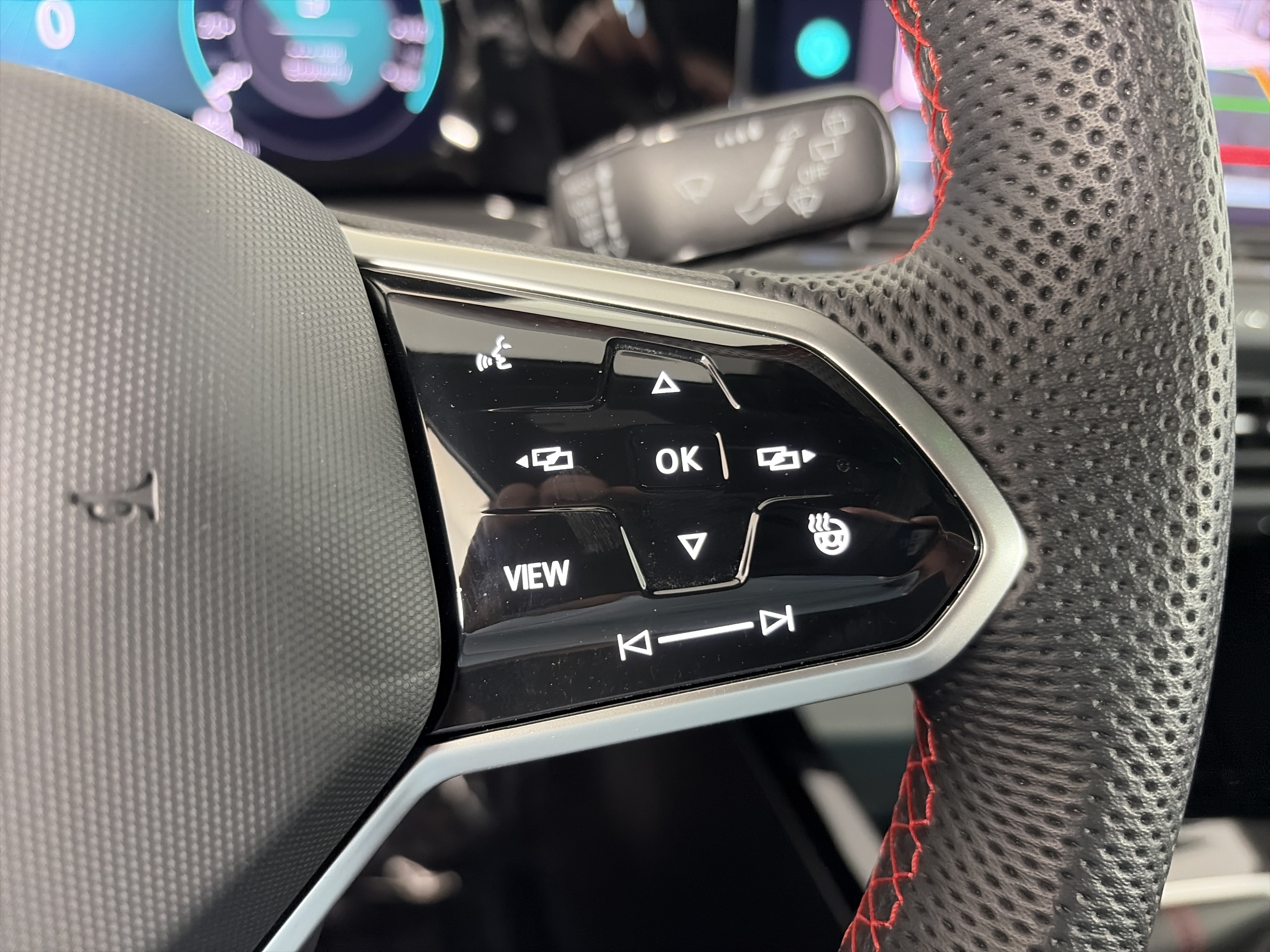 Used 2024 Volkswagen GTI SE FWD image 35