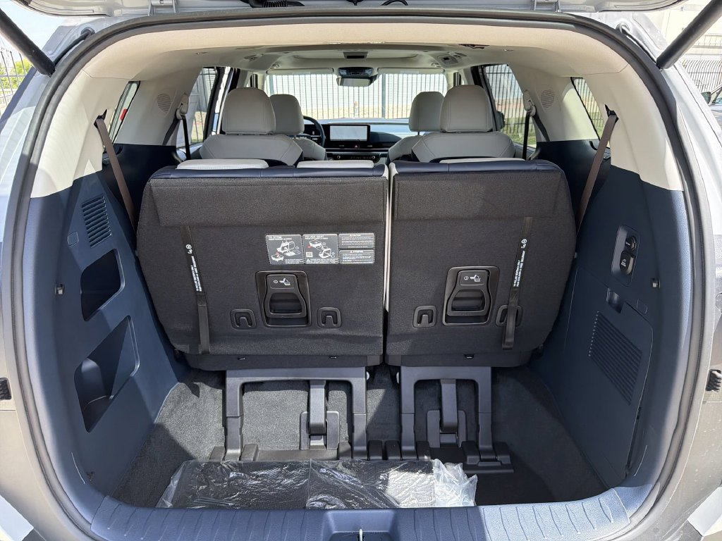 New 2027 Kia Carnival SX w/ Dark Edition Package FWD image 23