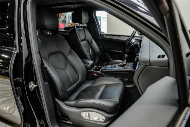 Used 2017 Porsche Macan GTS w/ Premium Package Plus AWD/4WD image 36
