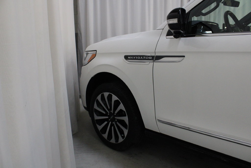 Used 2024 Lincoln Navigator L Reserve AWD/4WD image 30