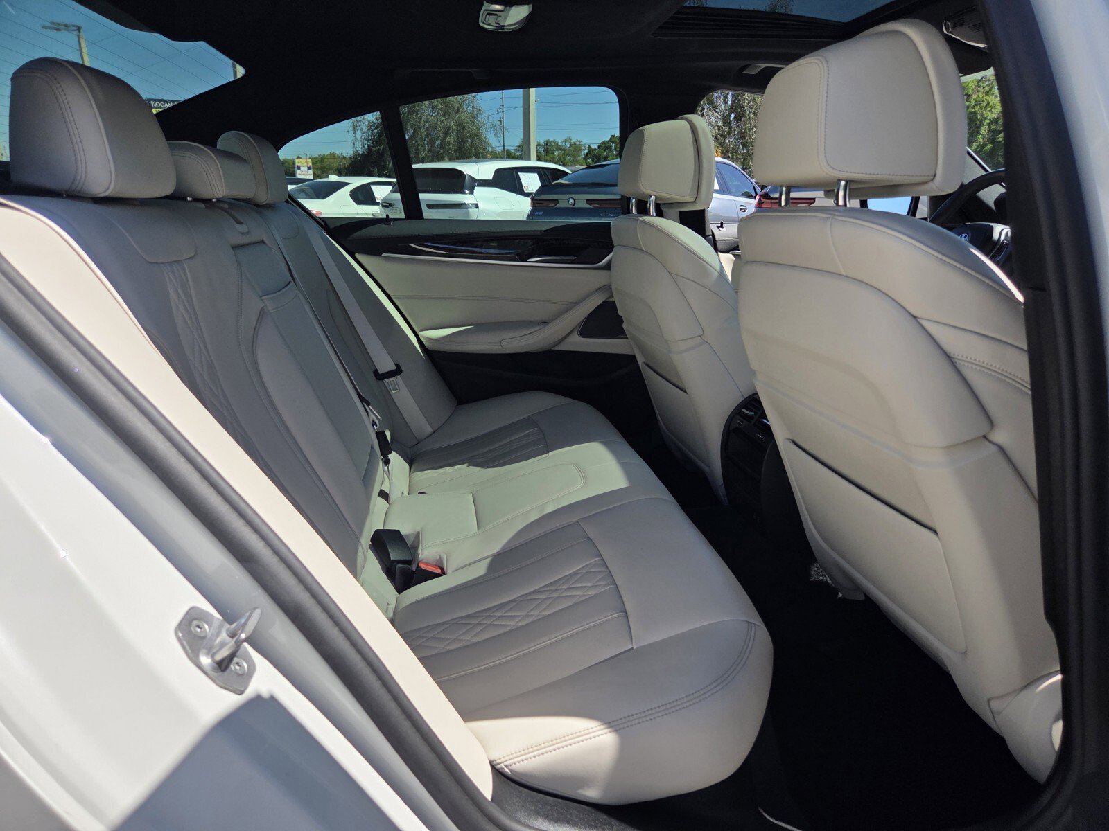 Used 2021 BMW 540i w/ Premium Package image 16