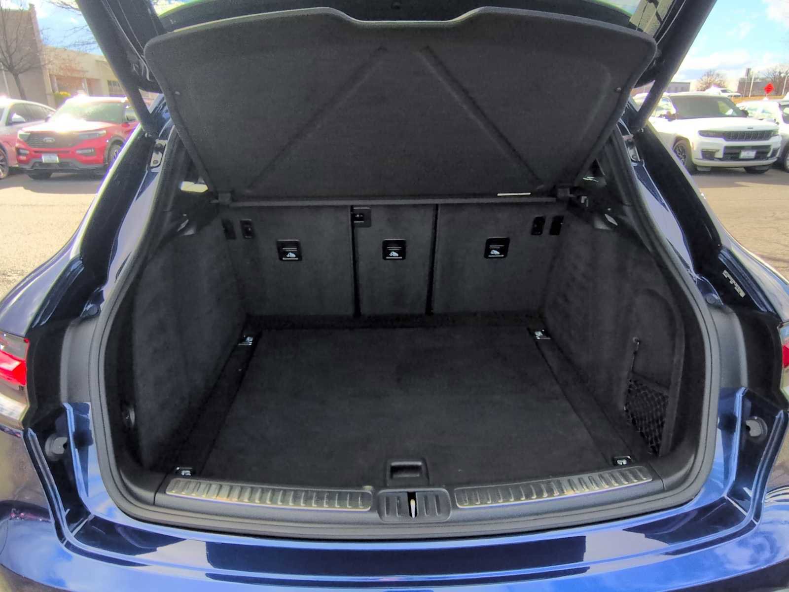 Used 2023 Porsche Macan Turbo image 34