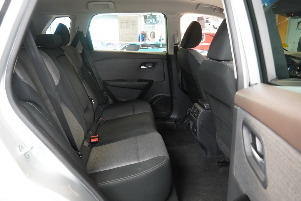 Used 2022 Nissan Rogue SV AWD/4WD image 30